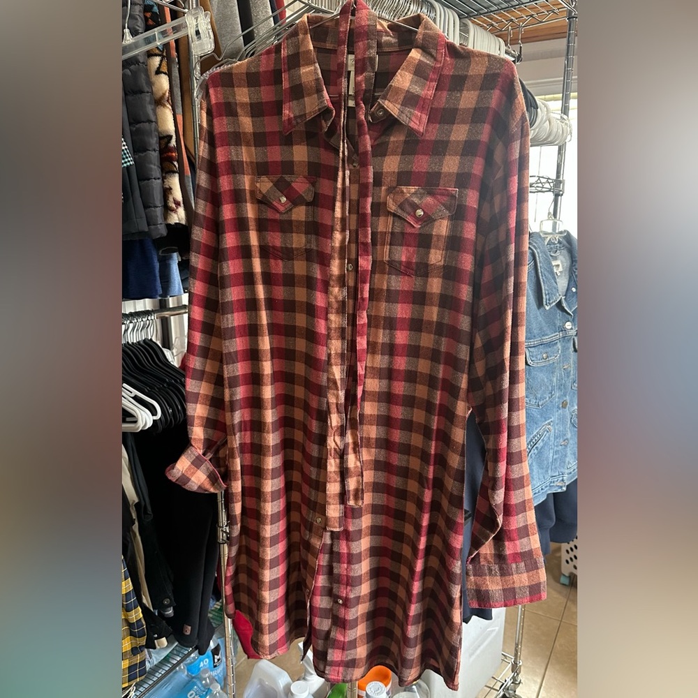 Wrangler Red and Brown Plaid Button-Down Shirt